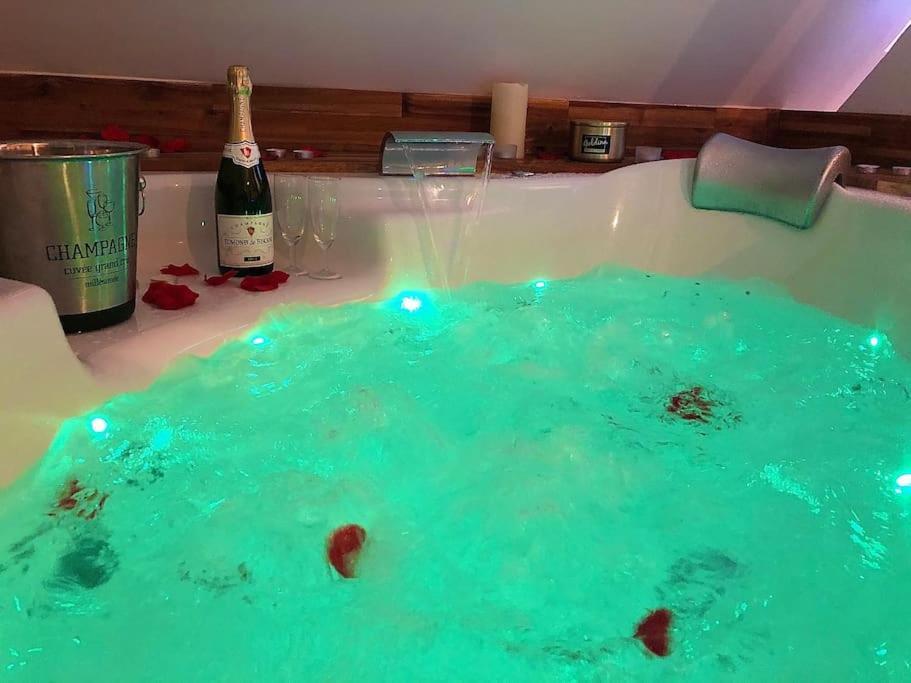 Sejour Detente Au Coeur De Macon Spa,Cine,Bouteille Offerte エクステリア 写真