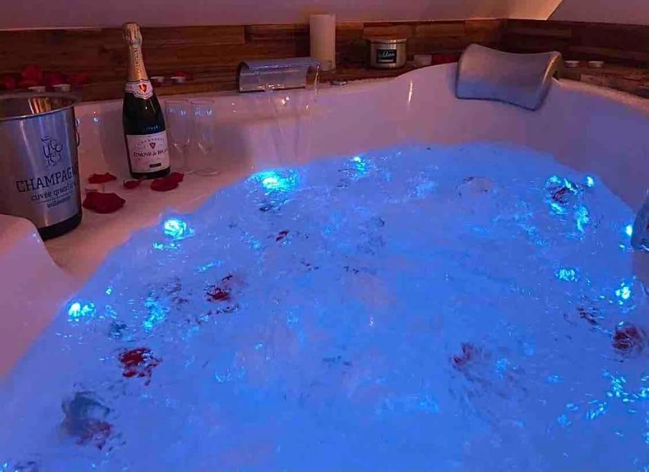 Sejour Detente Au Coeur De Macon Spa,Cine,Bouteille Offerte エクステリア 写真