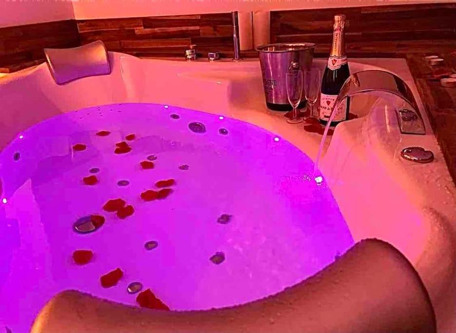 Sejour Detente Au Coeur De Macon Spa,Cine,Bouteille Offerte エクステリア 写真